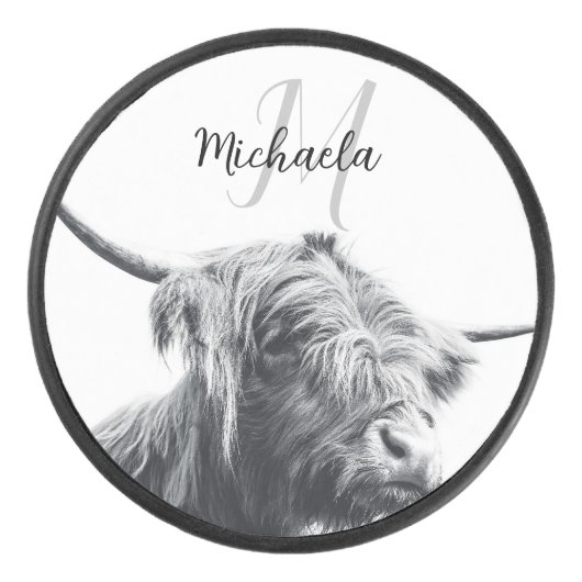 Hoogland koe portret initiaal monogram zwart wit hockey puck (Voorkant)