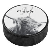 Hoogland koe portret initiaal monogram zwart wit hockey puck (3/4)