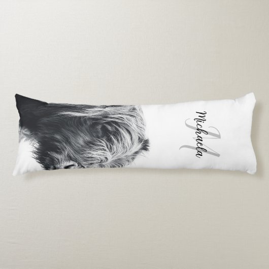 Hoogland koe portret initiaal monogram zwart wit lichaamskussen (Voorkant)