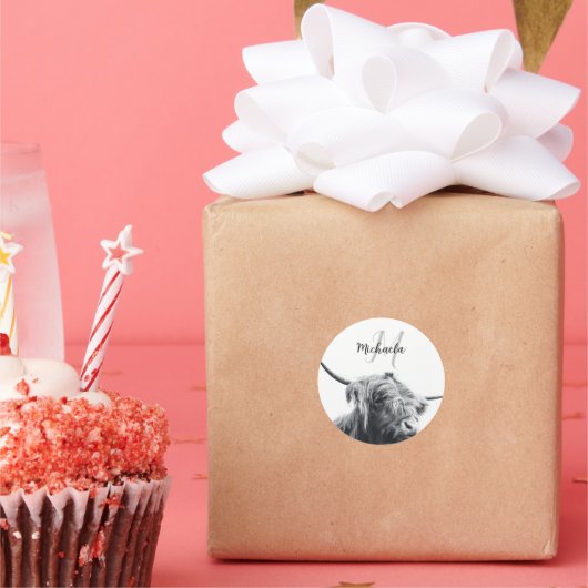 Hoogland koe portret initiaal monogram zwart wit ronde sticker (Feest)