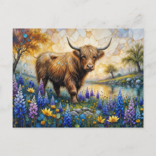 Hooglandkoe in bloemendal landschap briefkaart