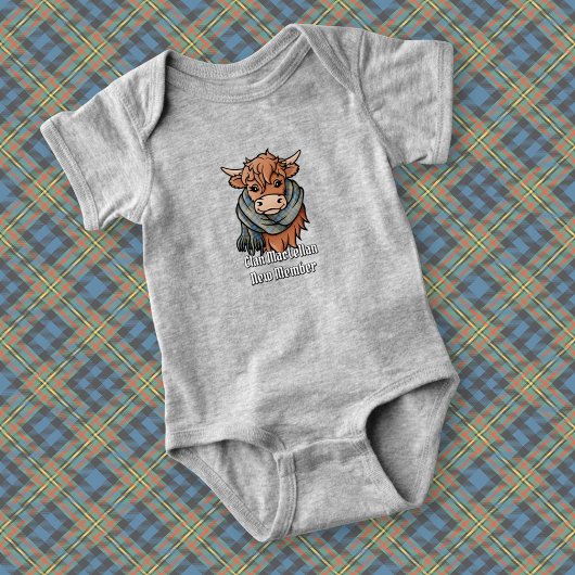Hooglandkoe met MacLellan Ancient Tartan Sjaal Romper