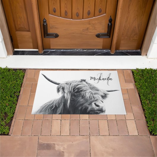 Hooglandrund portret eerste monogram zwart wit deurmat (Buiten)