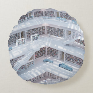 HOOGSPRAAK VAN DE BIBLIOTHEEK ROND KUSSEN