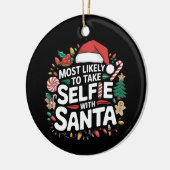 Hoogstwaarschijnlijk een selfie maken met de kerst keramisch ornament (Links)