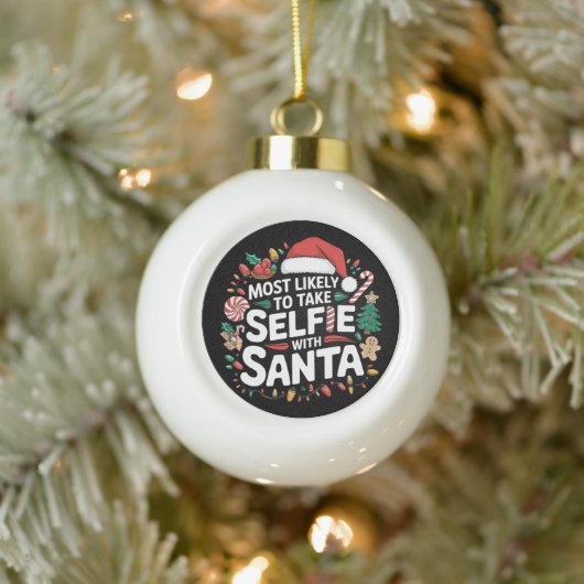 Hoogstwaarschijnlijk een selfie maken met de kerst keramische bal ornament (Boom)