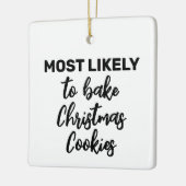 Hoogstwaarschijnlijk kerstkoekjes bakken keramisch ornament (Links)