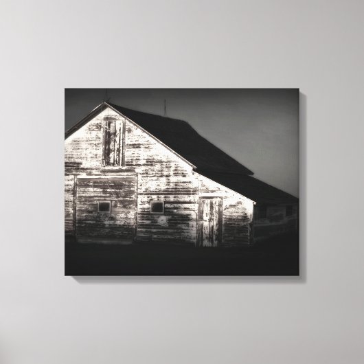 Hooischuur in zwart en wit canvas afdruk (Voorkant)