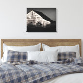 Hooischuur in zwart en wit canvas afdruk (Insitu (Slaapkamer))
