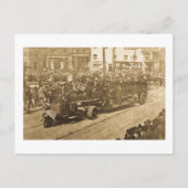 Hook en Ladder over de parade - Vinatge Briefkaart (Voorkant)