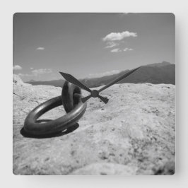 Hook in de lucht vierkante klok