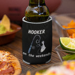 Hooker op weekends Funny Vist Blikjeskoeler<br><div class="desc">Dit ontwerp werd gecreeerd door digitale kunst. Het kan worden gepersonaliseerd door de aanpassingsknoop te klikken en de kleur te veranderen, een naam, initialen of uw favoriete woorden toe te voegen. Neem contact met me op colorflowcreations@gmail.com als je dit ontwerp op een ander product wilt gebruiken. Koop mijn oorspronkelijke abstracte...</div>