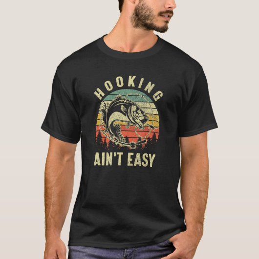 Hooking Ain't Easy Retro Funny Bass Fishing   Fish T-shirt (Voorkant)