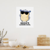 Hooo's Lookin Cool Funny Owl Pun Poster (Keuken)