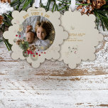 Hoop, Vrede, Vreugde Goud Rood Holly Foto Aandenke Ornament Kaart<br><div class="desc">Briljante rode kersthulst en groene krans met feestelijke gouden lichten omringen uw favoriete foto,  de perfecte kaart om familie en vrienden te sturen Hoop,  Vrede en Vreugde voor dit wondervolle vakantieseizoen</div>
