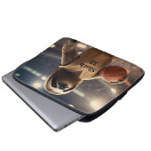 Hoops and Hangs: De Slam Dunking Luiaard, Laptop Sleeve (Voorkant onderkant)