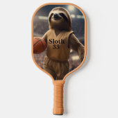 Hoops and Hangs: De Slam Dunking Luiaard, Pickleball Paddle (Achterkant)