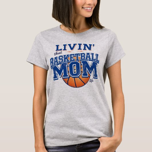 Hoops & Heart: Basketbal Mom T-shirt (Voorkant)