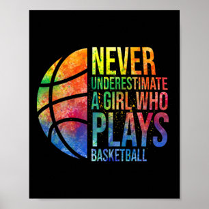 Hoops Meisjes Onderschat Nooit Een Meisje Dat B Sp Poster
