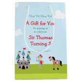 Hoor Ye Blonde Cute Knight Birthday Party Medium Cadeauzakje (Voorkant)