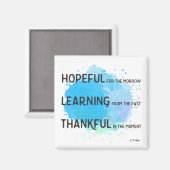 "Hope, Learning and be Thankful" slogan Magneet (Voorkant / Achterkant)