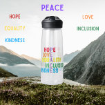 Hope, Love, Equality, Inclusion, Kindness, Peace Waterfles<br><div class="desc">Hoop, liefde, gelijkheid, inclusie, karigheid, vredesflesje. Wie wenst geen vrede, hoop, liefde, gelijkheid, inclusie en vriendelijkheid van zichzelf en van anderen? Ik hou van deze hoopvolle boodschap van eenheid met de belangrijke brieven voor PEACE die ik heb gemaakt uit een verscheidenheid van mijn afbeeldingen, achtergronden, clipart en bloemen. Het werd...</div>