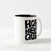 Hope Never Quits Inspirational Typography Design Tweekleurige Koffiemok (Voorkant rechts)