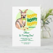 Hoppy Birthday Kangoeroe 1e Verjaardag Kaart (Staand voorkant)