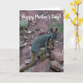 Hoppy Moederdag Wallaby en Joey Kaart (Gele Bloem)