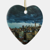 Horizon NYC: Enge massieve derechoonweerswolk Keramisch Ornament (Rechts)