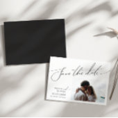 Horizontaal minieme script slaat de datum op magnetische uitnodiging