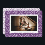 Horizontale foto met kerstgroen (Plum) Feestdagenkaart<br><div class="desc">Deze feestelijke fotokaart is voorzien van een met de hand getekend paars en wit winterbotanisch patroon. Het heeft ruimte voor één horizontale foto over een eenvoudige vakantiegroet.</div>