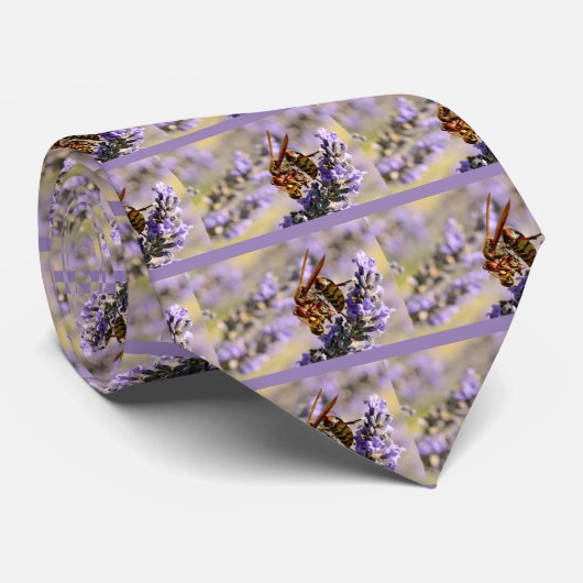 Hornet eating bee stropdas (Opgerold)