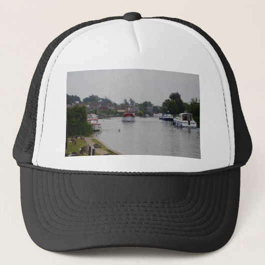 Horning aan de rivier de Bure Trucker Pet (Voorkant)