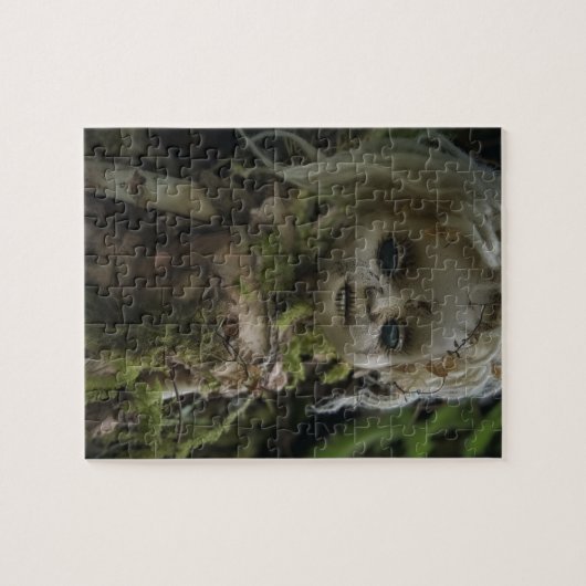 Horror Creepy Doll in het bos Legpuzzel (Horizontaal)