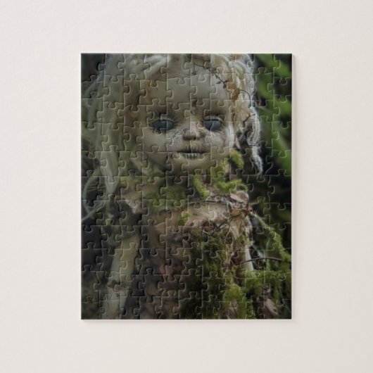 Horror Creepy Doll in het bos Legpuzzel (Verticaal)