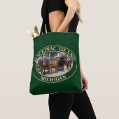 Horse and Carriage on Historic Mackinac Island, MI Tote Bag (Dichtbij)