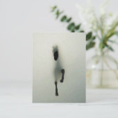 Horse Breaking Through Fog - Abstracte kunst Briefkaart (Staand voorkant)