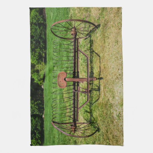 Horse Drawn Hay Rake Theedoek (Verticaal)