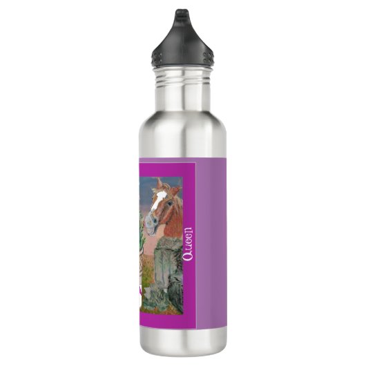 Horsey Prairie Queen, schattige kegel van gras en  Waterfles (Rechts)