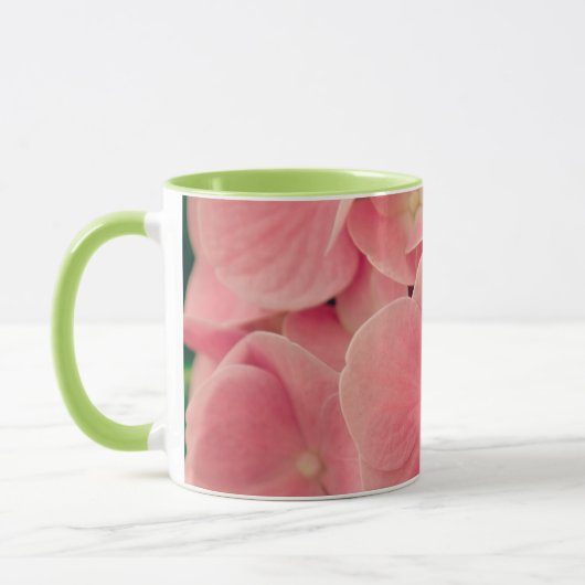 Hortensia Hydrangea roze pastelkleurige bloemen bl Mok (Links)