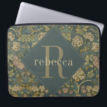 hortensia William Morris monogram Laptop Sleeve<br><div class="desc">Dit eenvoudige maar elegante ontwerp is voorzien van een elegant William Morris geïnspireerd patroon in saliegroen,  staalblauw grijs en tan en crème hortensia bloemen. Bescherm uw laptop of tablet in stijl. Voeg een naam toe om het te personaliseren. Een mooi kerst- of Moederdag-cadeau. Creëer door Simply Farmhouse Press.</div>