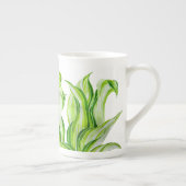 'Hosta with the Mosta' op een Bone China Mok (Rechts)