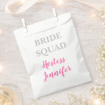 Hostess Bruid Squad Naam Huwelijk Bachelorette Bedankzakje<br><div class="desc">Prachtige kalligrafie,  roze hostess papier bevoordeelt zakken. Ideaal voor huwelijksgunsten. Bride squad.</div>