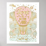 Hot Air ballon "Liefde zit in de lucht" Folie Afdrukken<br><div class="desc">Dit prachtige poster is voorzien van een verbluffend afbeelding van een heteluchtballon die drijft in de wolken, met de uitdrukking "Love is in the Air" in elegant gouden folie. Dit poster, dat op papier van hoge kwaliteit is gedrukt, voegt zeker een beetje glamour en verfijning toe aan elke kamer in...</div>