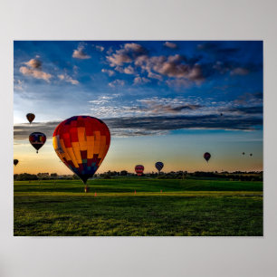 Hot-Air-ballonfestival in een prachtige Cloudy Sky Poster