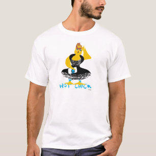 HOT CHICK verrijkt haar in een zwarte en witte jur T-shirt