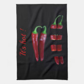 Hot chili peper foto rood en zwart met tekst theedoek (Verticaal)