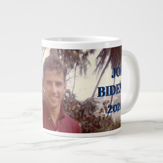 Hot Cuppa Joe Biden Grote Koffiekop (Voorkant rechts)