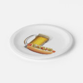 Hot Dog en Bier Op Wit Papieren Bordje (Gekanteld)